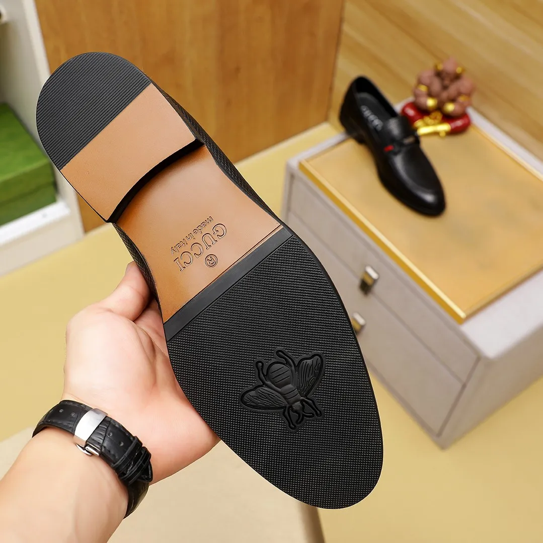 Men's men's shoes 💰400 🆘【GUCCI】Gucci ·🐑里· Hot-selling beanie shoes, top brand luxury, top quality, latest fashion beanie shoes.. The upper is made of original first-layer cowhide. (🐑leather·inner). The original stylish and stylish soft rubber wear-resistant and non-slip outsole is light and comfortable on the foot, available in black! Matching code: 39/45 (38.46. Can be customized)